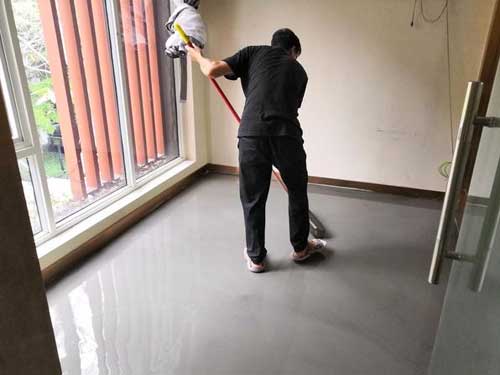 PVC塑胶地板施工铺装安装工人师傅陆师傅_重庆渝北区