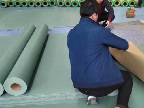 PVC塑胶地板施工铺装安装工人师傅夏师傅_重庆沙坪坝区