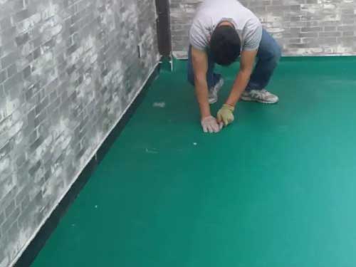 PVC塑胶地板施工铺装安装工人师傅徐师傅_四川成都